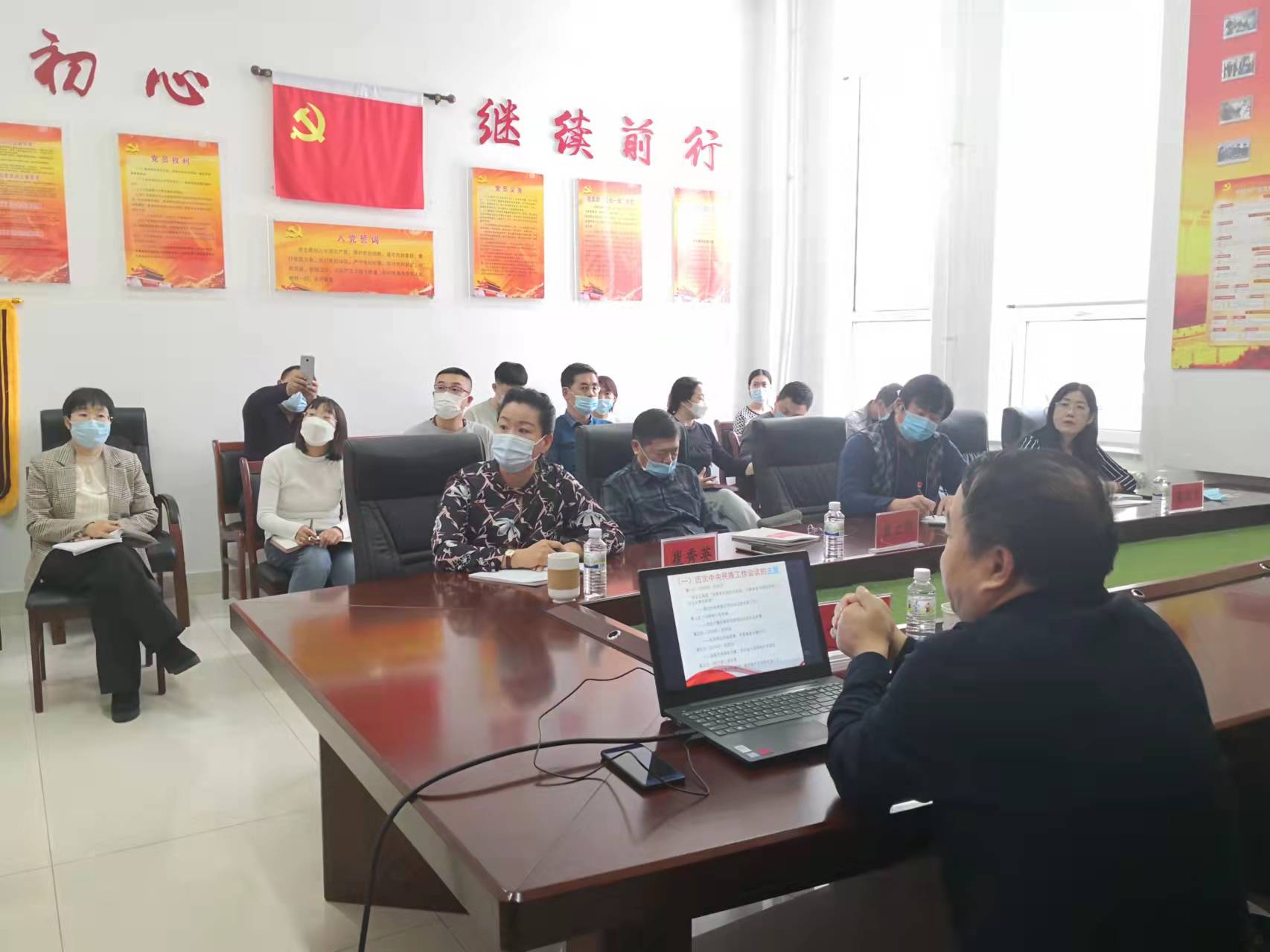 用党的创新理论凝心铸魂2.jpg