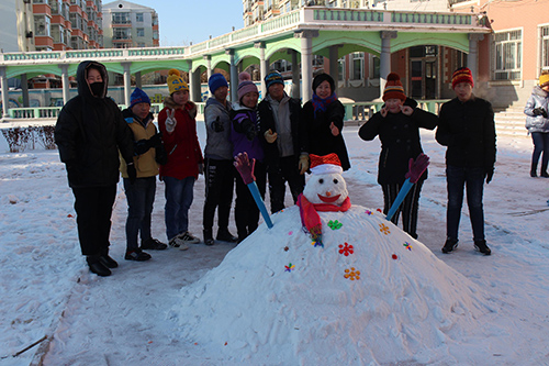5.第四届残疾人冰雪季活动(堆雪人大赛).jpg