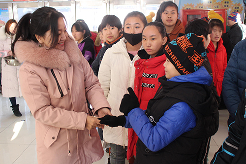 6第四届残疾人冰雪季活动(堆雪人大赛).jpg